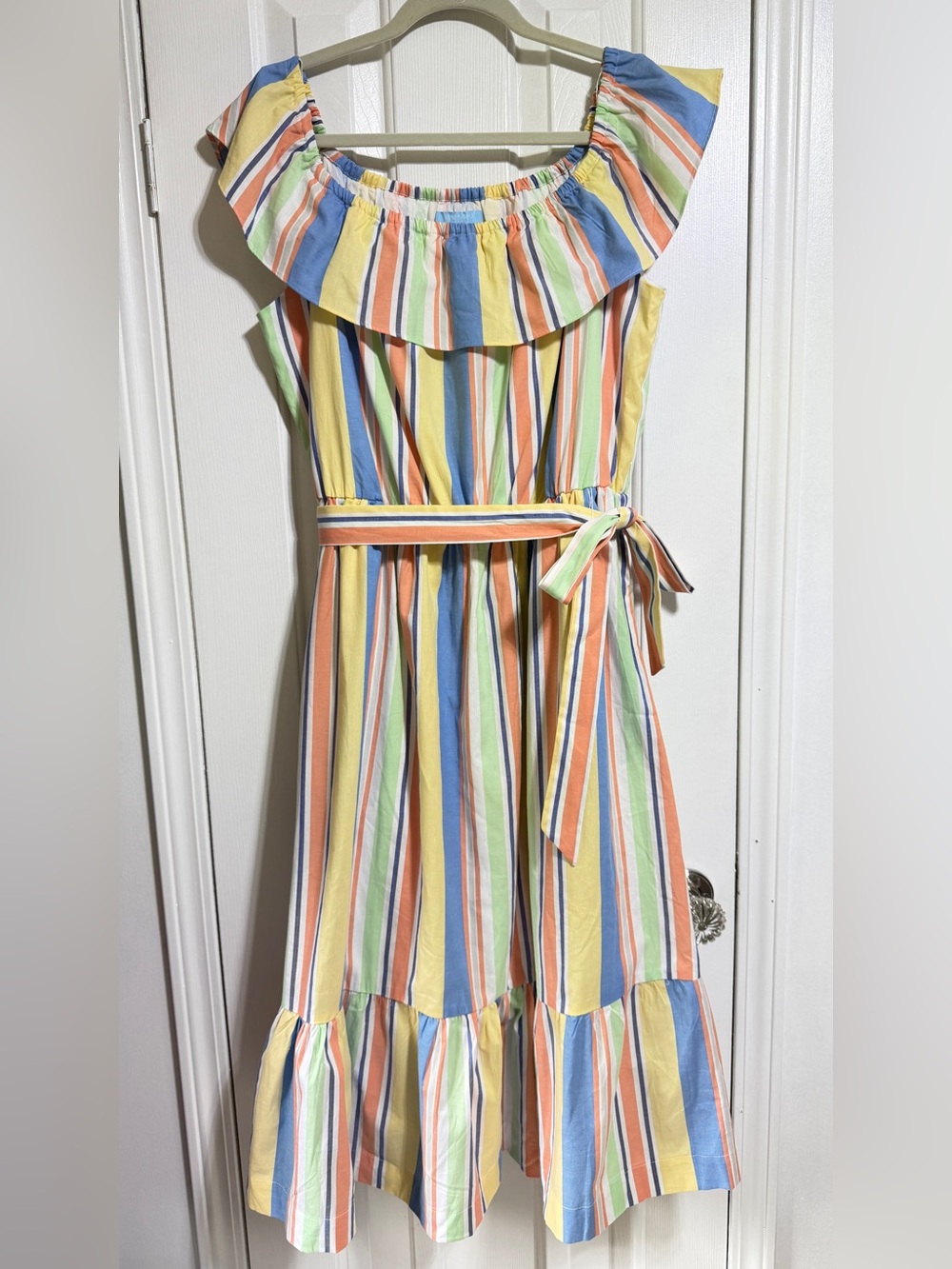 DRAPER JAMES RSVP Off Shoulder Ruffle
Sleeve striped blue peach Midi Dress large
